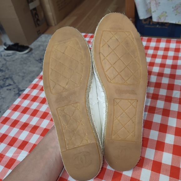 Excellent Condition Chanel White & Black Size 6.5 Espadrilles. ๐ - Picture 12 of 16